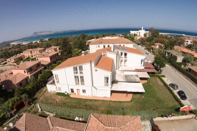 Hotel Al Faro Spiaggia La Cinta Santeodoro San Teodoro  Ngoại thất bức ảnh